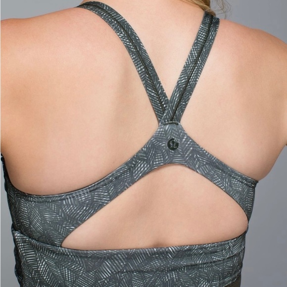 Size 6 Lululemon Wrap It Up tank - Picture 7 of 7